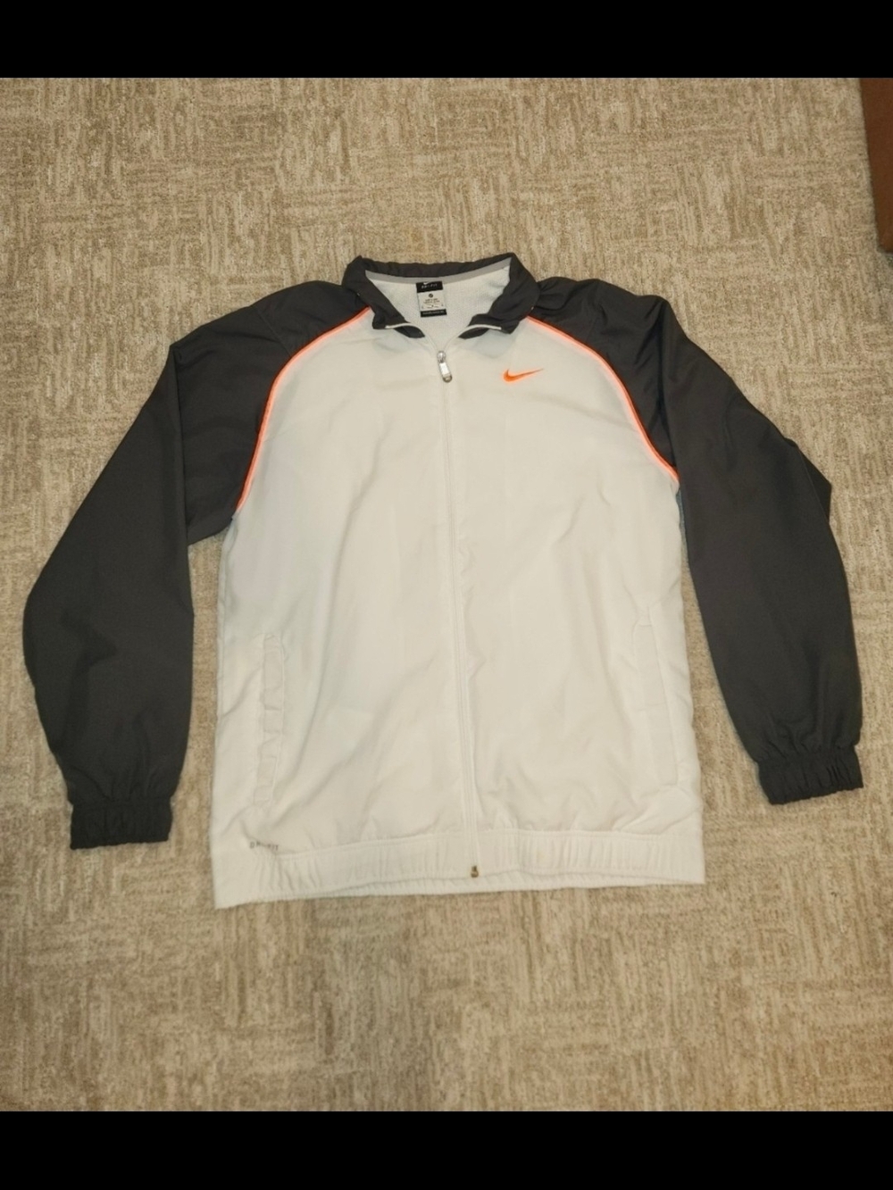 Nike Dri-Fit Windbreaker Resistant White & Gray Embroidered Swoosh Men's  Medium